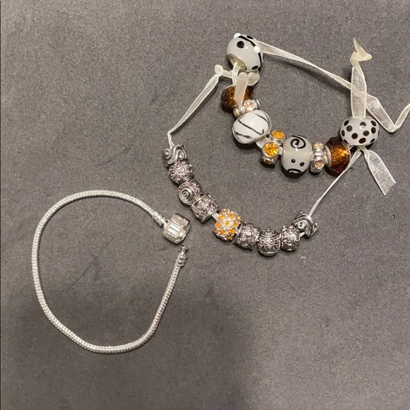 Silvertone Charm bracelet with 6 beads - Picture 4 of 6